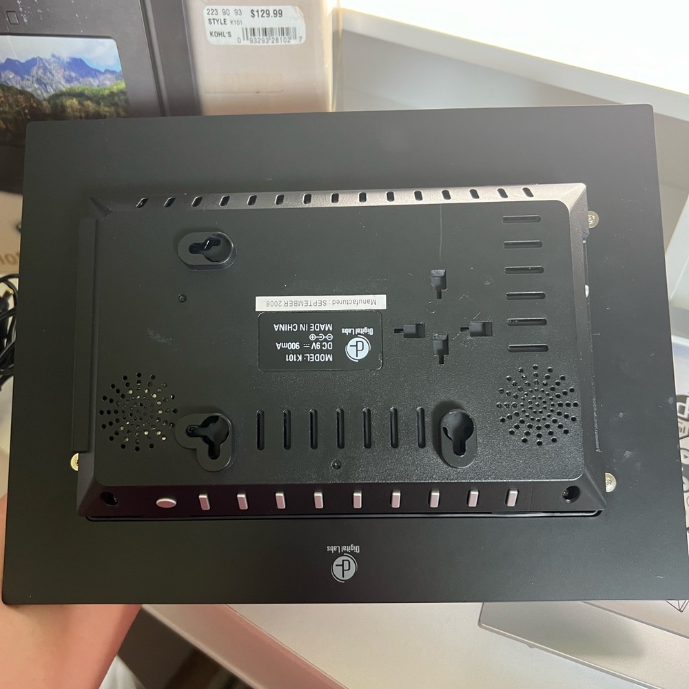 Digital Labs K101 7" Digital Photo Frame in Black - Picture 8 of 9